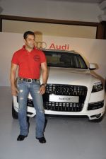 Salman Khan gets a new Audi Q7 in Taj Land_s End, Mumbai on 7th Dec 2011 (25).JPG